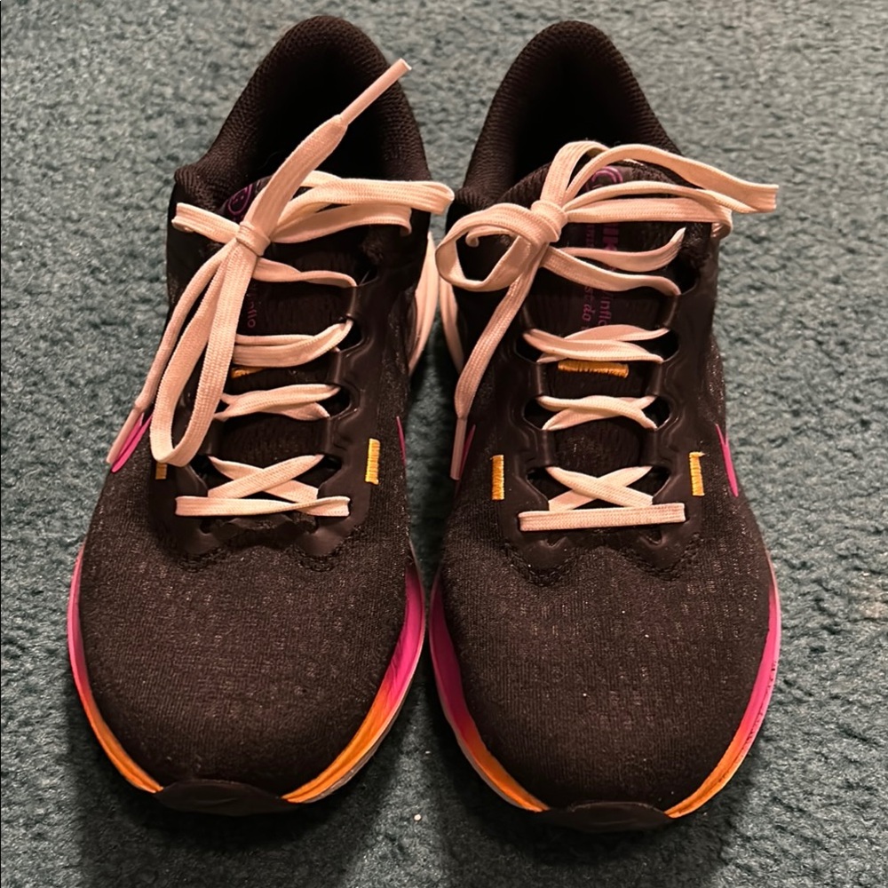 Nike Women's Black and Pink Running Shoes